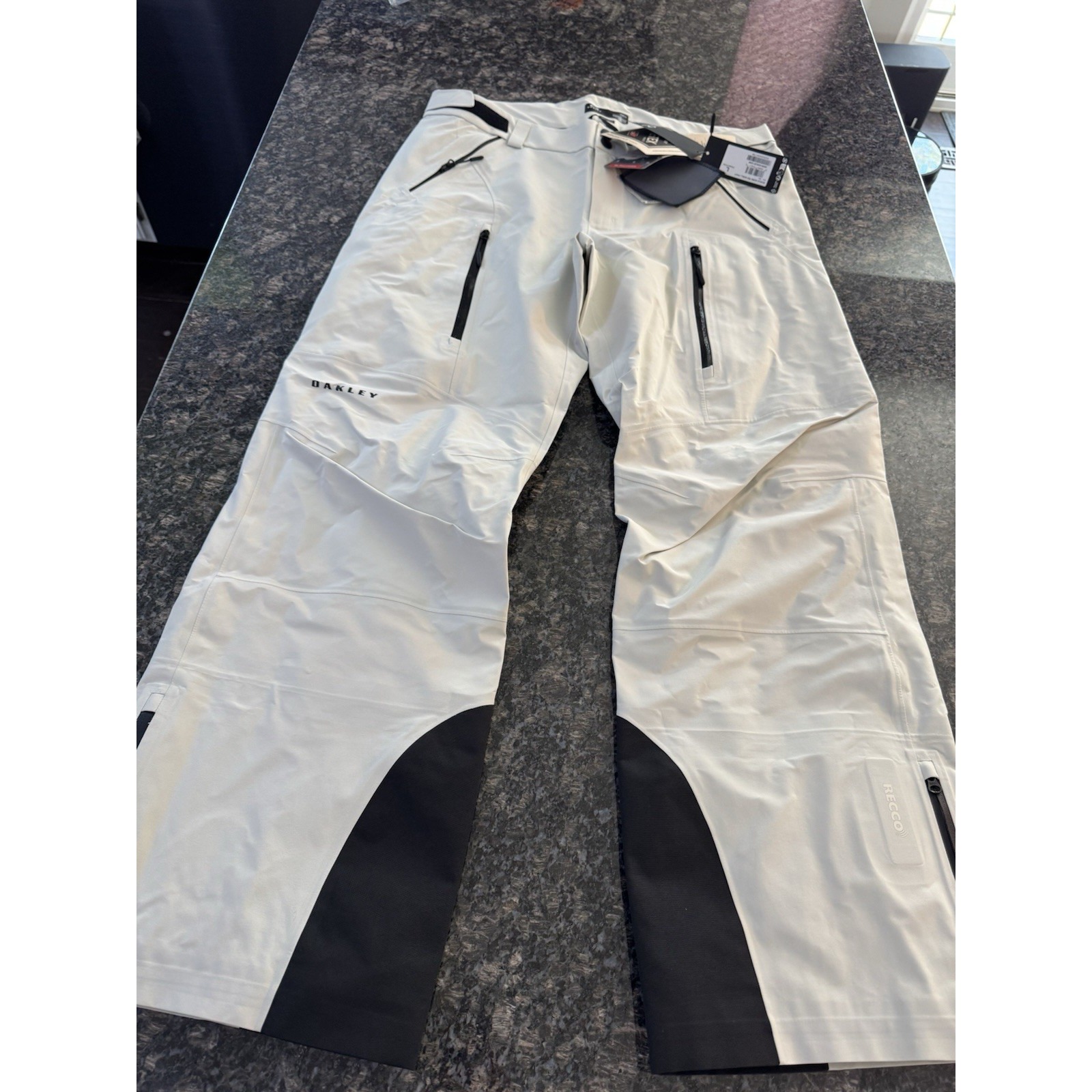 Oakley Bowls Gore-Tex Shell Men's Snow Pant, White, Black Nwt L. Recco